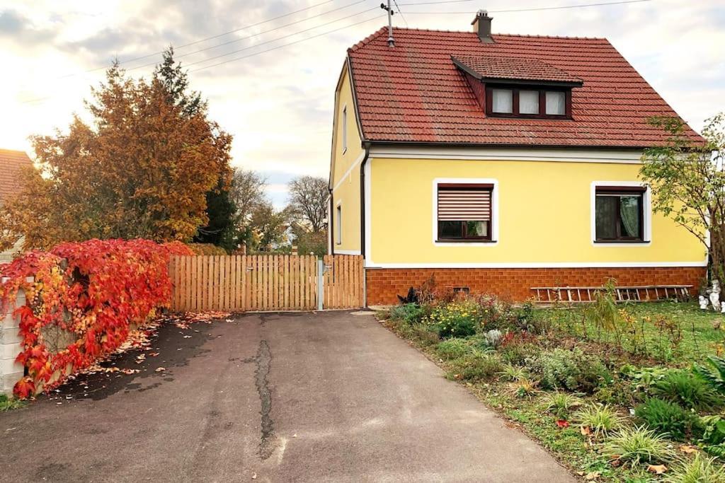 Ferienhaus Mit Garten In Thermennaehe Strebersdorf Exterior foto